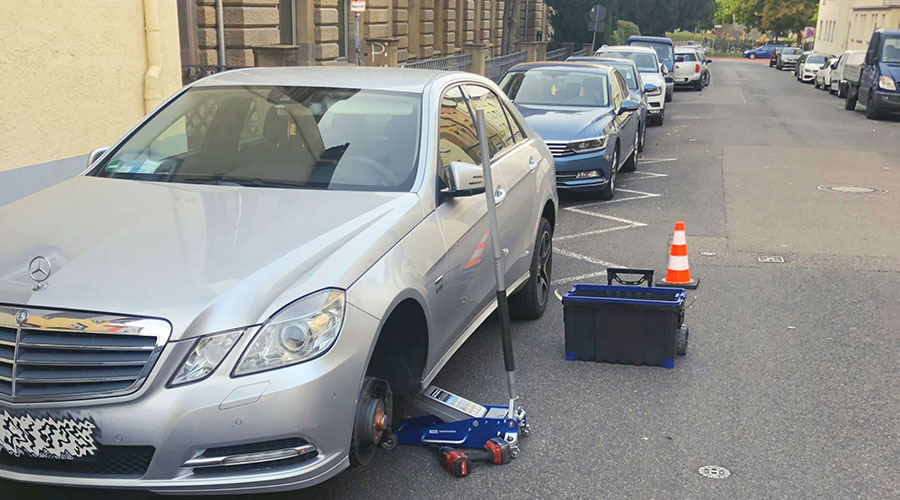 Schnelle Hilfe bei einer Reifenpanne in Neckarsulm. Sanovi Reifennotdienst - 24h Notruf +49 (0) 176 862 897 26